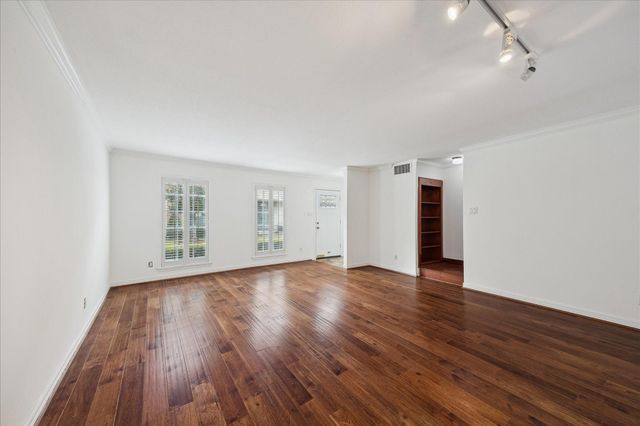 5819 Valley Forge Drive 91, Houston, TX 77057