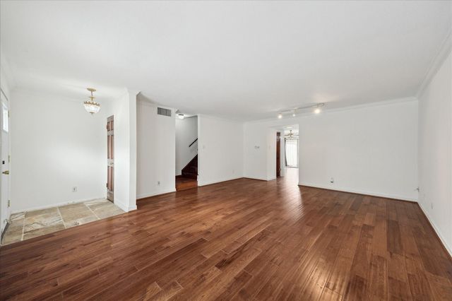 5819 Valley Forge Drive 91, Houston, TX 77057