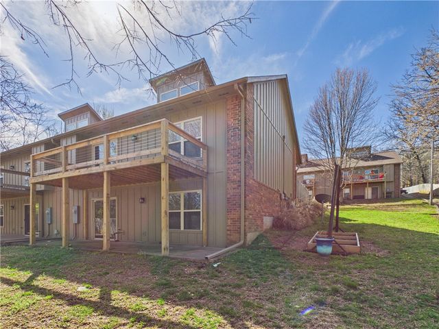 78 E Sycamore Street, Fayetteville, AR 72703