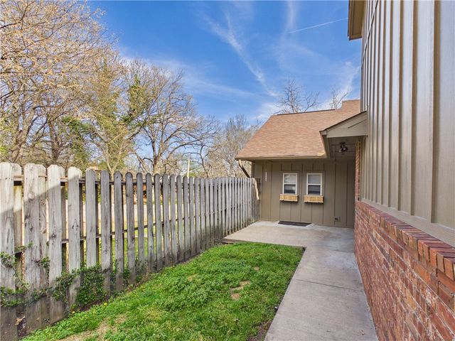 78 E Sycamore Street, Fayetteville, AR 72703