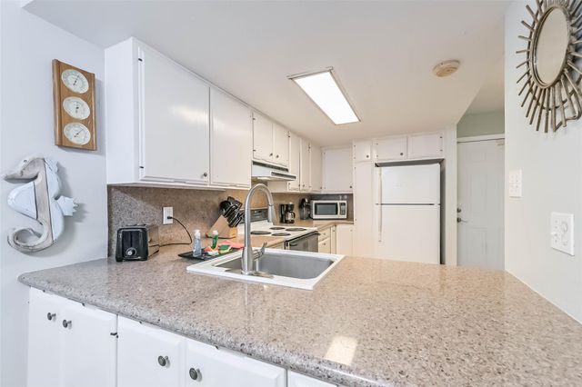 7310 Seawall Boulevard 907, Galveston, TX 77551