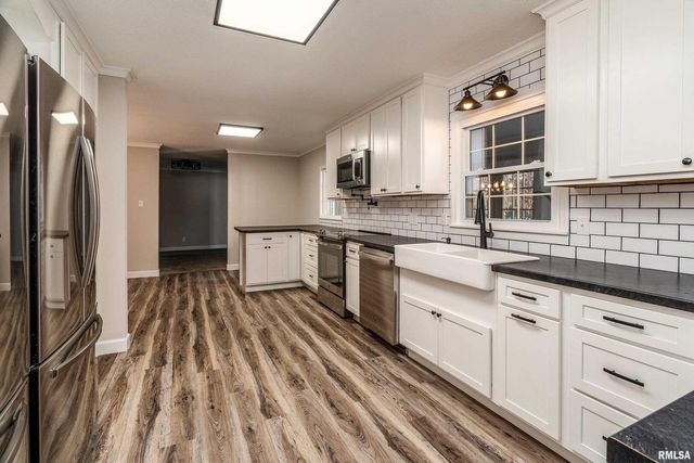 203 Fairway Vista Road, Murphysboro, IL 62966