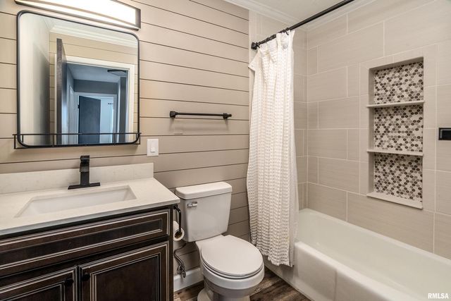 203 Fairway Vista Road, Murphysboro, IL 62966