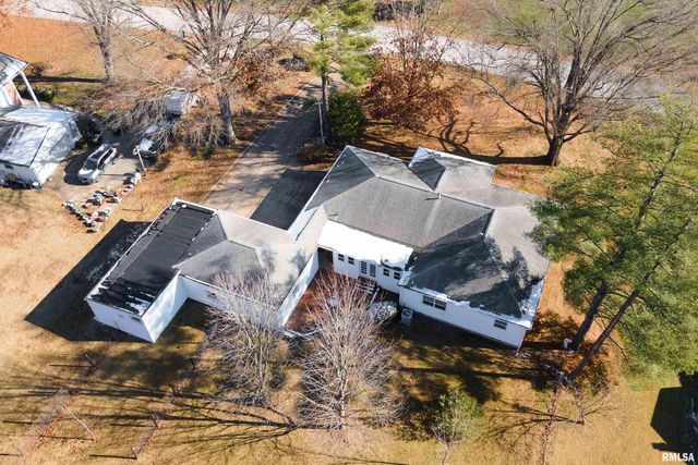 203 Fairway Vista Road, Murphysboro, IL 62966