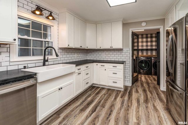 203 Fairway Vista Road, Murphysboro, IL 62966