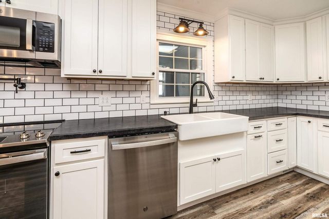 203 Fairway Vista Road, Murphysboro, IL 62966