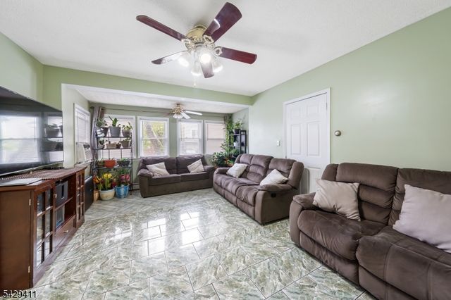 242 Franklin St, Elizabeth City, NJ 07206