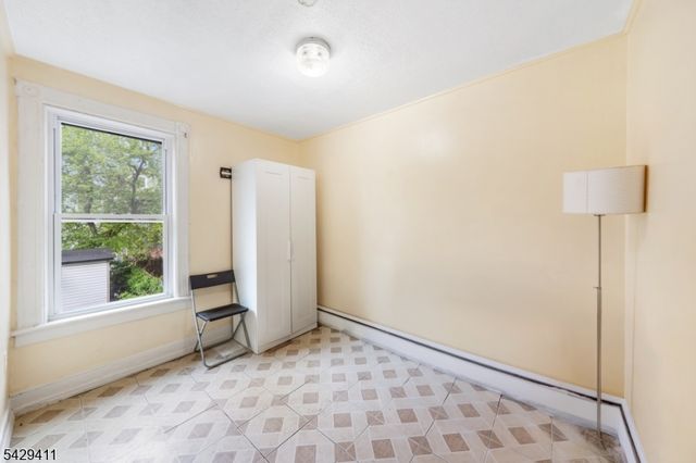 242 Franklin St, Elizabeth City, NJ 07206