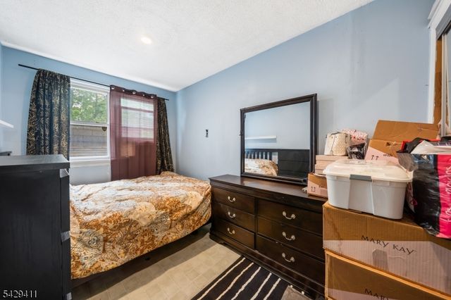 242 Franklin St, Elizabeth City, NJ 07206