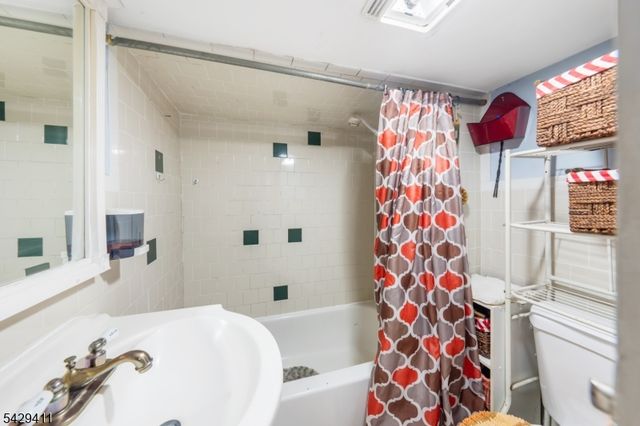 242 Franklin St, Elizabeth City, NJ 07206