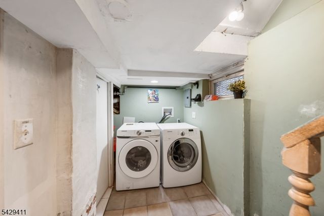 242 Franklin St, Elizabeth City, NJ 07206