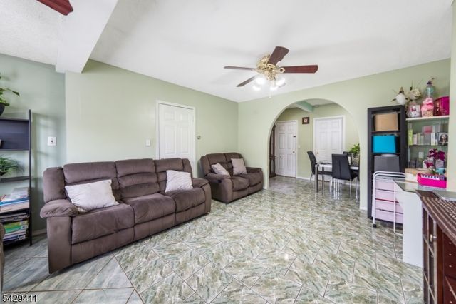 242 Franklin St, Elizabeth City, NJ 07206