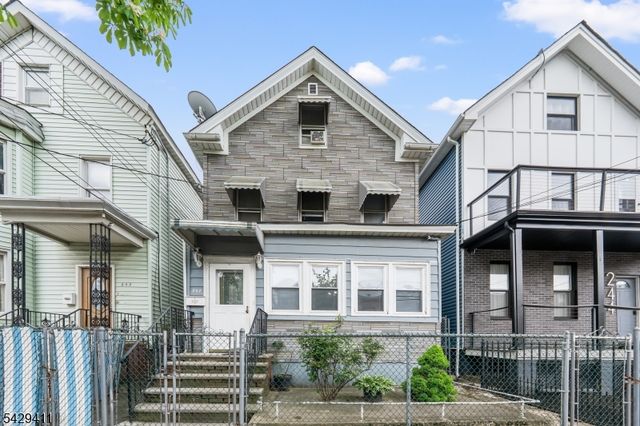 242 Franklin St, Elizabeth City, NJ 07206