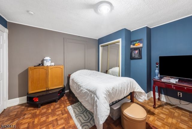 242 Franklin St, Elizabeth City, NJ 07206