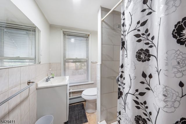 242 Franklin St, Elizabeth City, NJ 07206