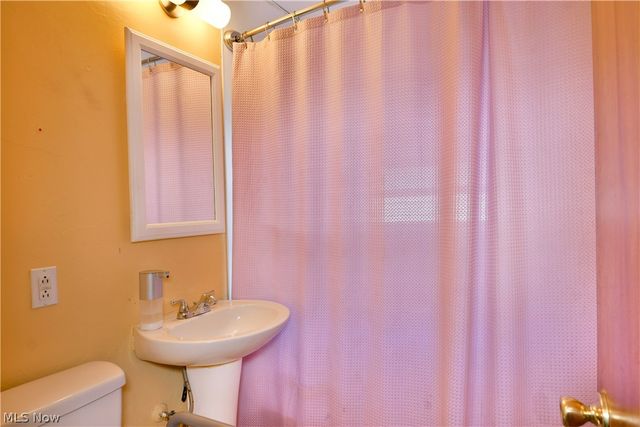 202 Elm Street, Struthers, OH 44471