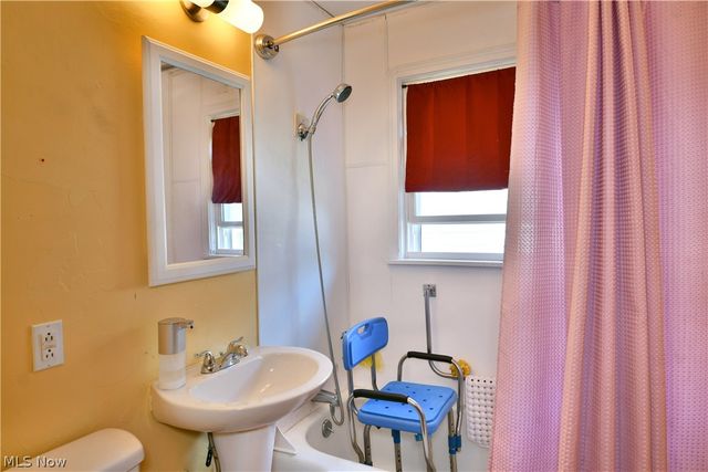 202 Elm Street, Struthers, OH 44471