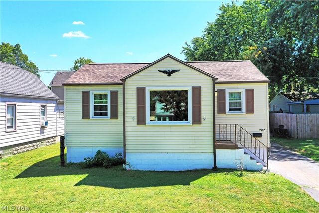202 Elm Street, Struthers, OH 44471