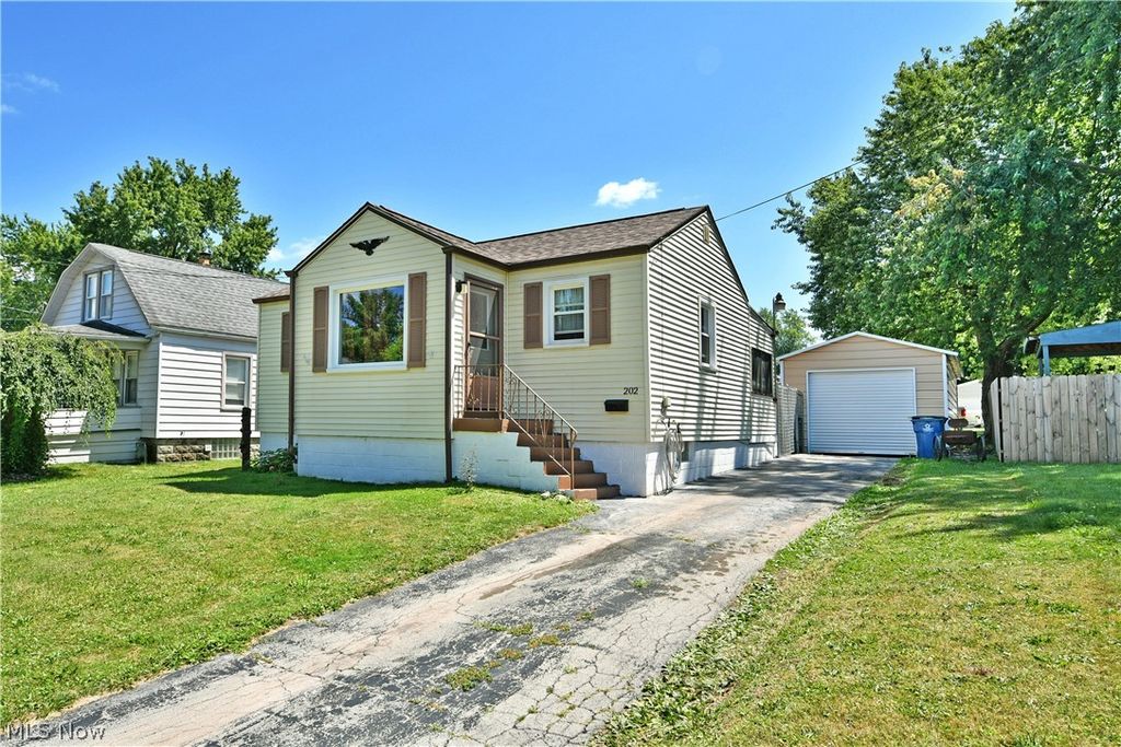 202 Elm Street, Struthers, OH 44471