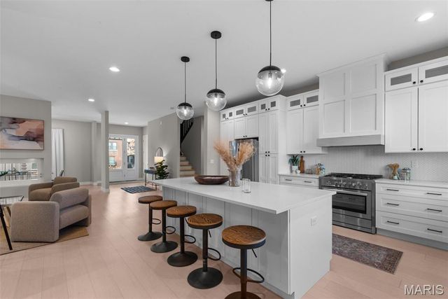 4731 Westminster Place, St Louis, MO 63108