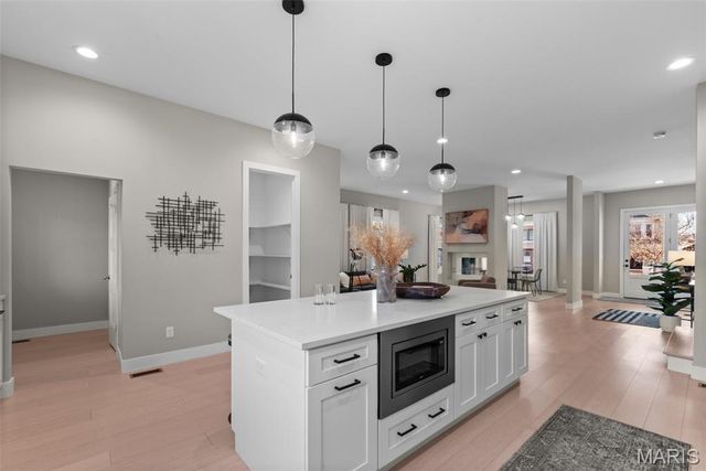 4731 Westminster Place, St Louis, MO 63108