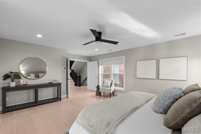 4731 Westminster Place, St Louis, MO 63108