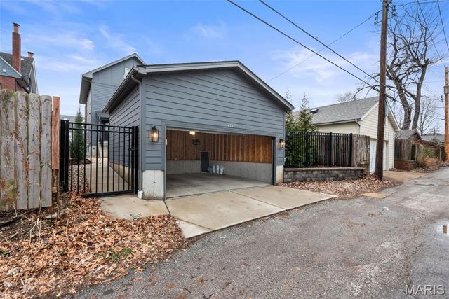 4731 Westminster Place, St Louis, MO 63108