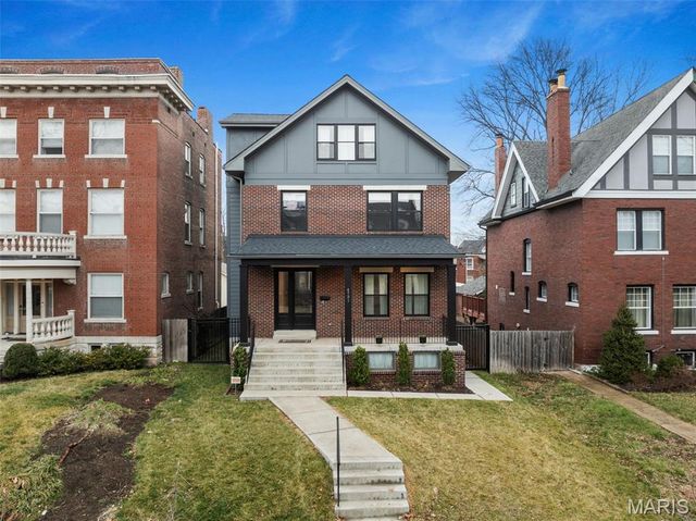 4731 Westminster Place, St Louis, MO 63108