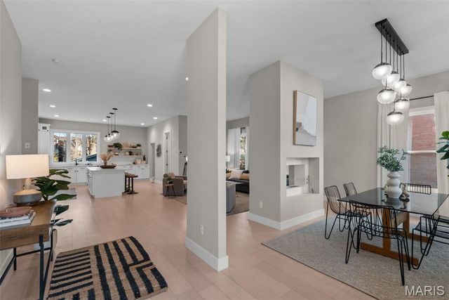 4731 Westminster Place, St Louis, MO 63108