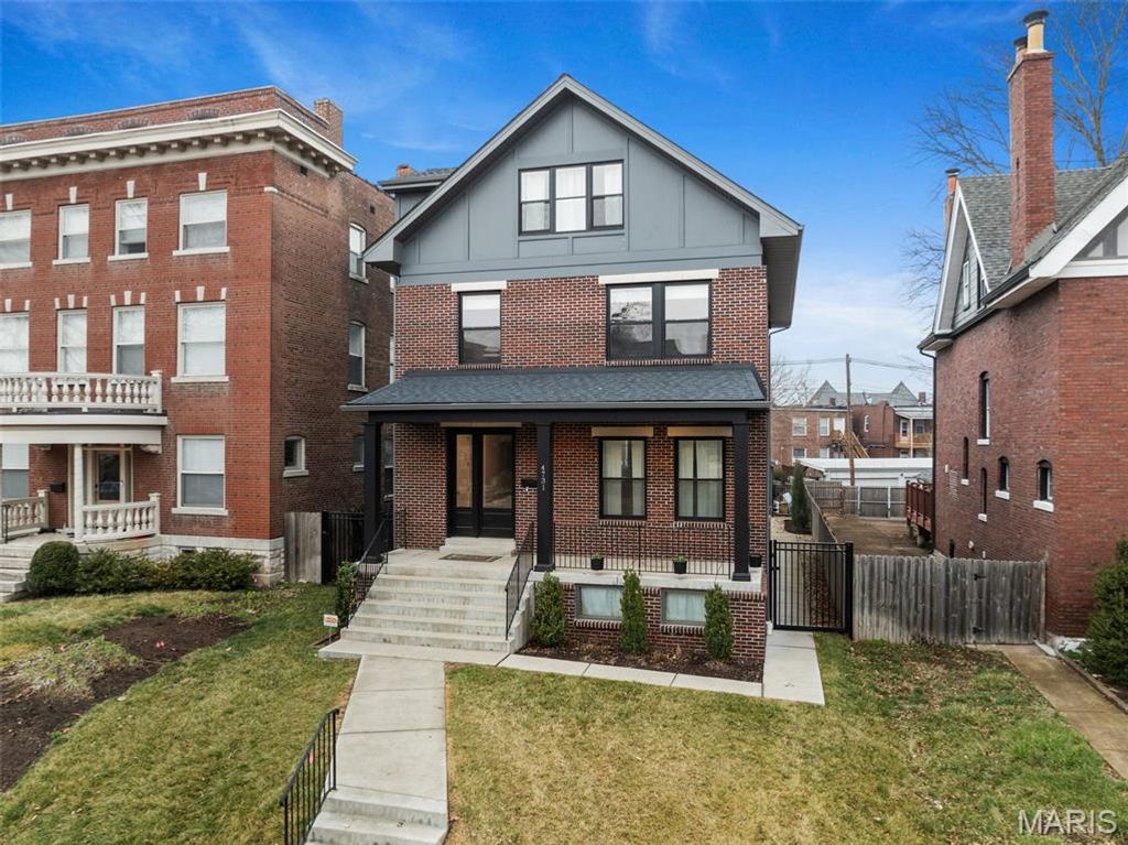 4731 Westminster Place, St Louis, MO 63108
