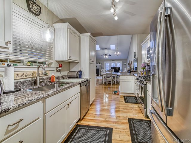 13419 Shire Lane, Southgate, MI 48195