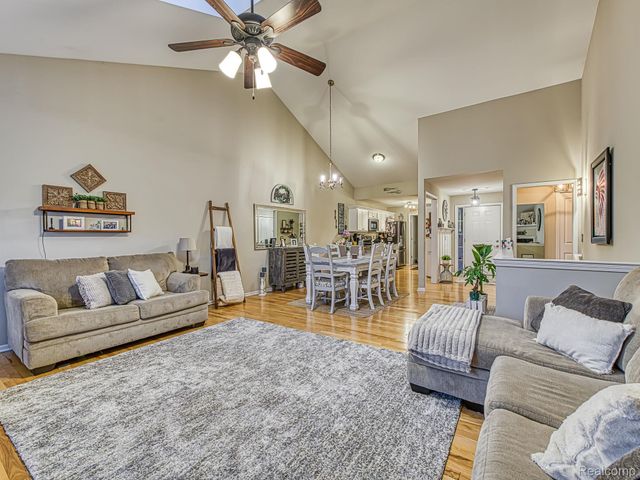 13419 Shire Lane, Southgate, MI 48195