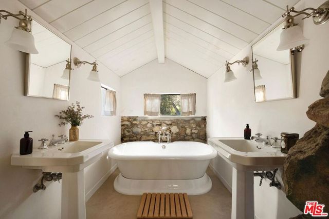 647 Old Topanga Canyon Road, Topanga, CA 90290