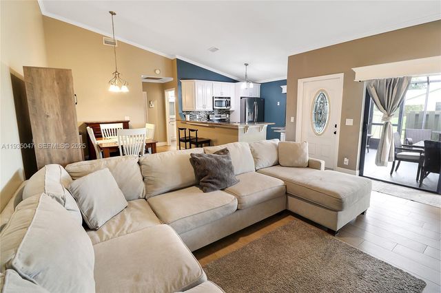 5694 Northpointe Ln, Boynton Beach, FL 33437