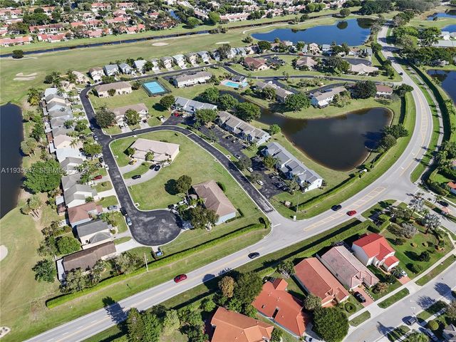 5694 Northpointe Ln, Boynton Beach, FL 33437