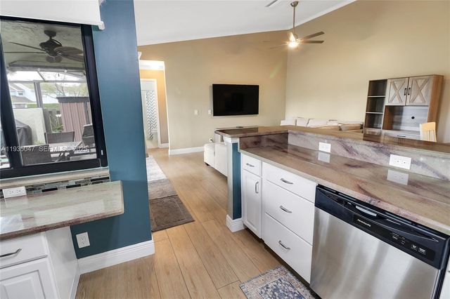 5694 Northpointe Ln, Boynton Beach, FL 33437