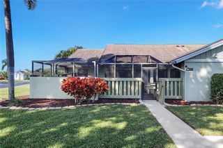 5694 Northpointe Ln, Boynton Beach, FL 33437