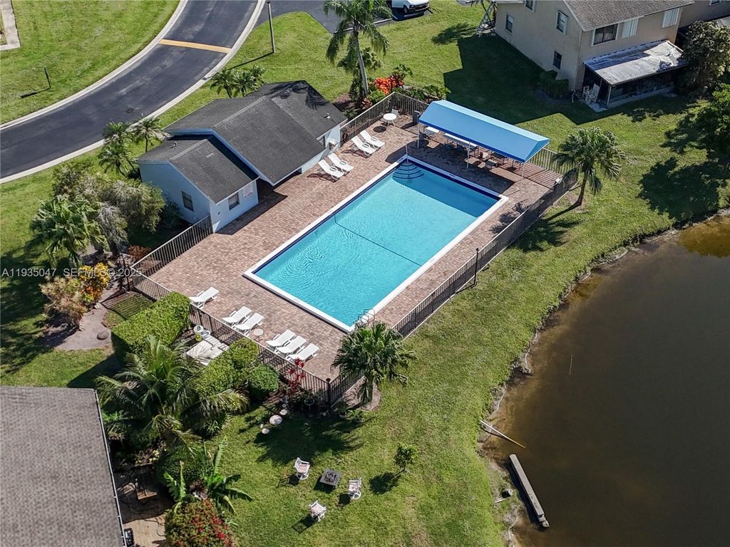 Image 26 of property listing at 5694 Northpointe Ln, Boynton Beach, FL 33437