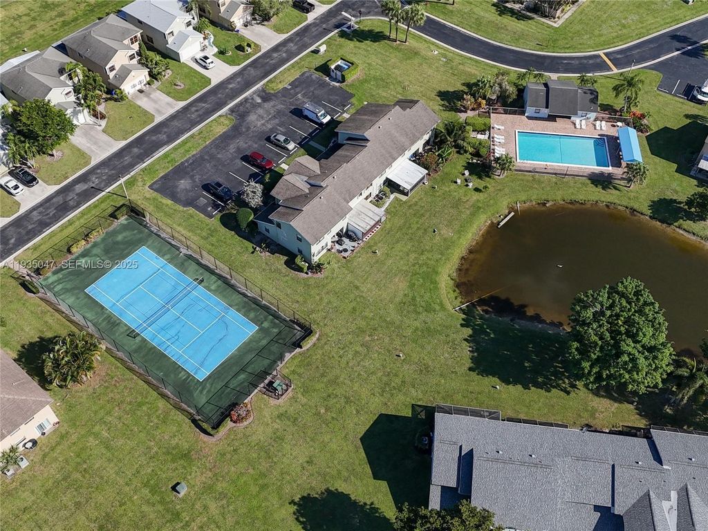 Image 27 of property listing at 5694 Northpointe Ln, Boynton Beach, FL 33437