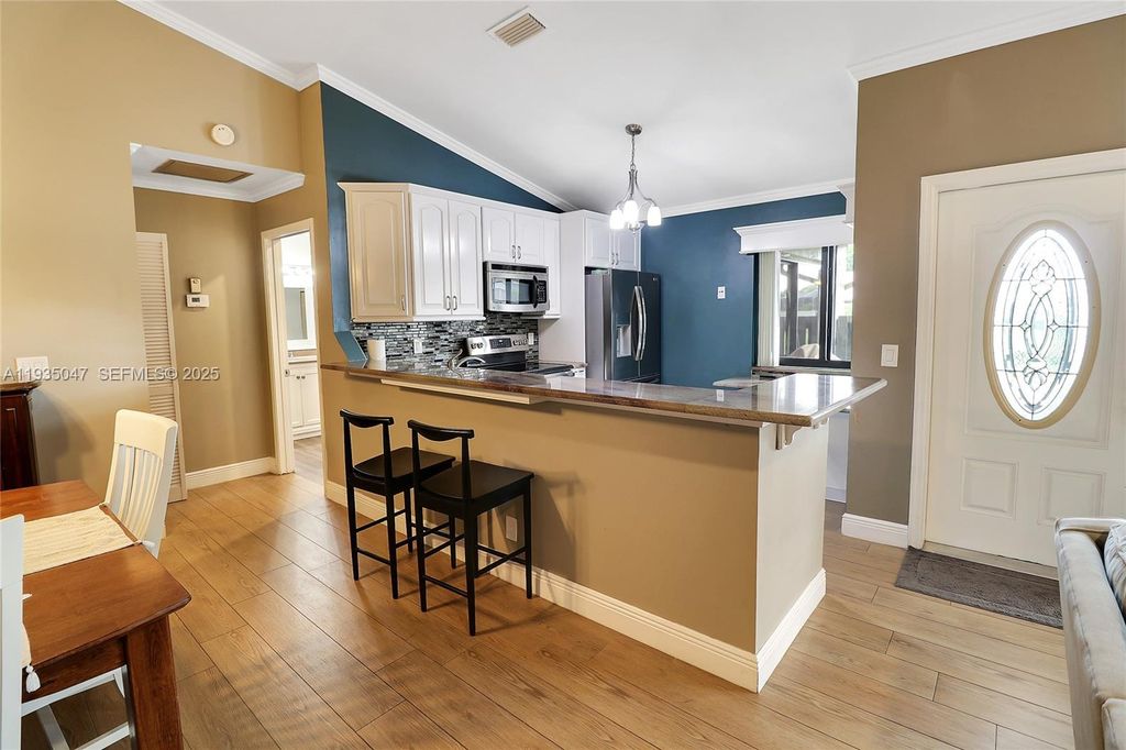 Image 4 of property listing at 5694 Northpointe Ln, Boynton Beach, FL 33437