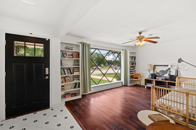 9239 Jennie Lee Lane, Dallas, TX 75227