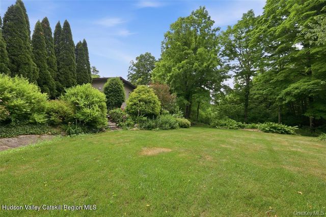 39 Loughran Lane, Highland, NY 12528