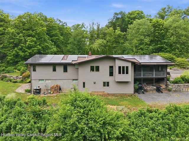 39 Loughran Lane, Highland, NY 12528