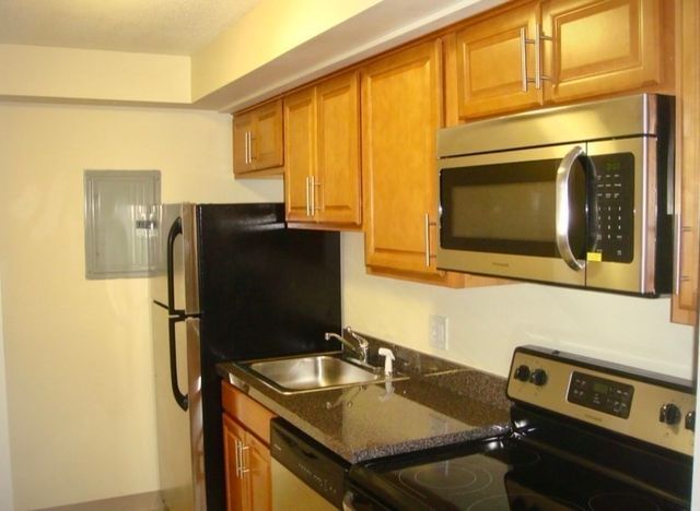 1025 Hancock St 14F, Quincy, MA 02169
