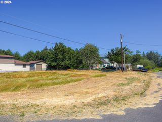 165 Se 2ND St Se Lot B, Warrenton, OR 97146