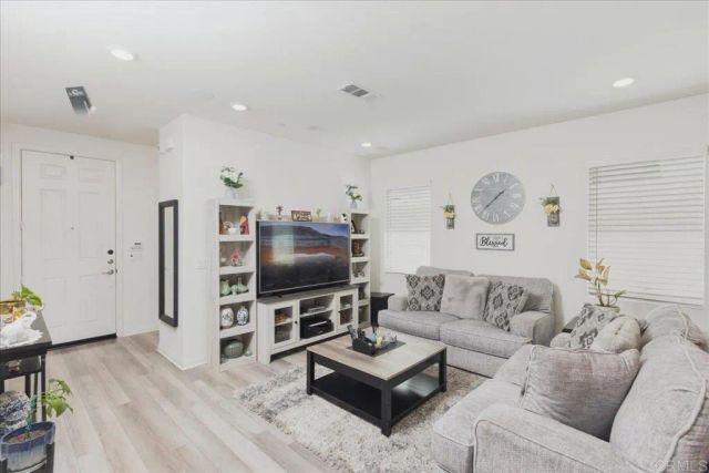 10702 Ensworth Way, Spring Valley, CA 91978