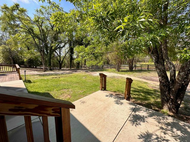 7958 An County Road 404, Palestine, TX 75803