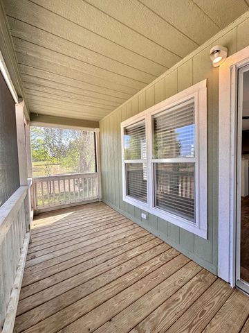 7958 An County Road 404, Palestine, TX 75803