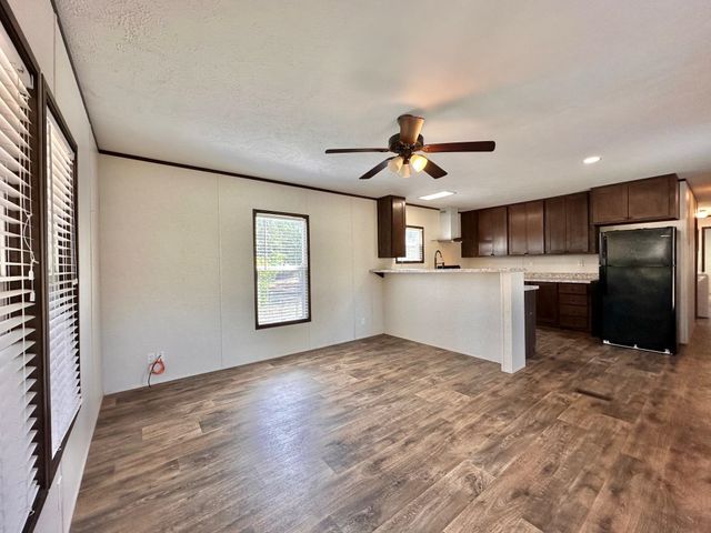 7958 An County Road 404, Palestine, TX 75803