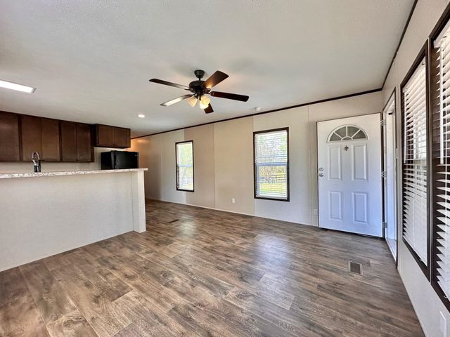 7958 An County Road 404, Palestine, TX 75803